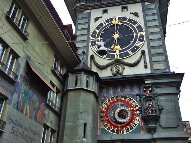 瑞士联邦首都伯尔尼市中心的钟楼图片下载