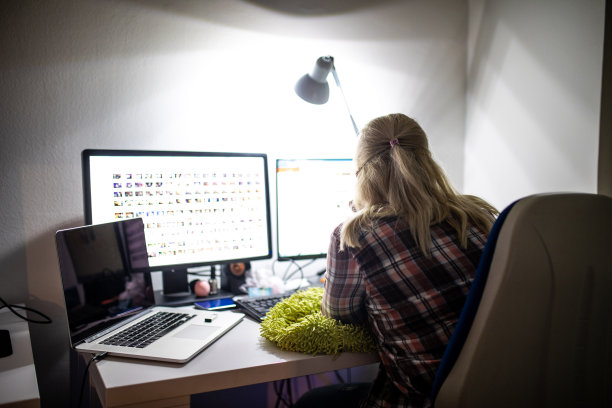 深夜工作图片下载