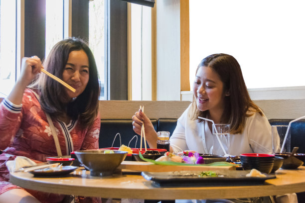 快乐的吃饭图片下载