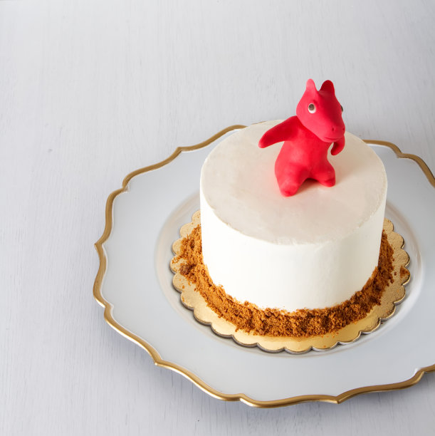 孩子们的生日蛋糕。孩子的节日。图片下载