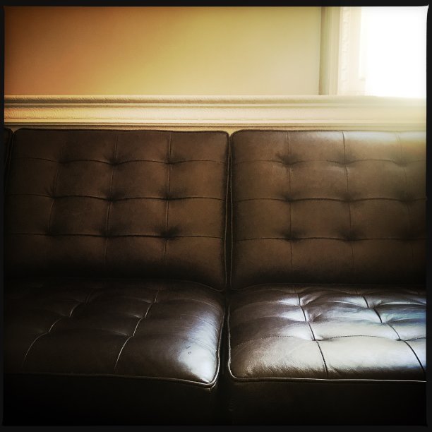 皮椅上图片下载