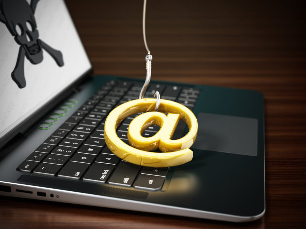 企图在笔记本电脑上进行网络钓鱼。有个鱼钩想偷"at"标志图片下载