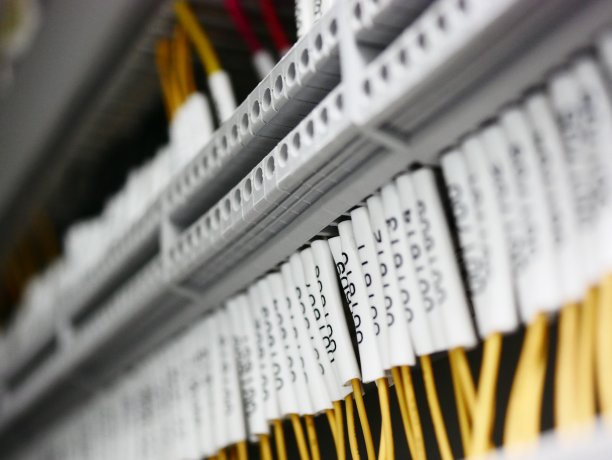 接线连接到端子图片下载