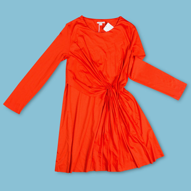 红色的女人穿着蓝色的背景，概念图片下载