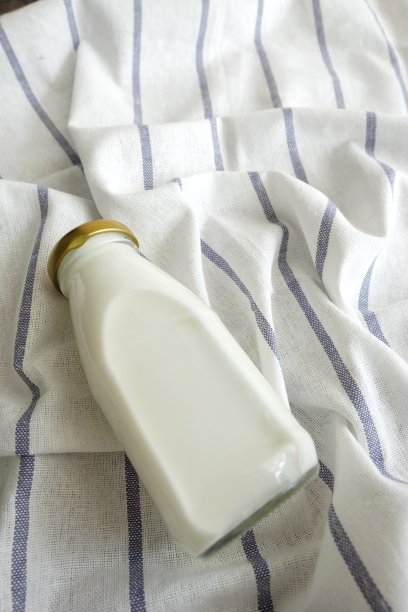 牛奶瓶图片下载