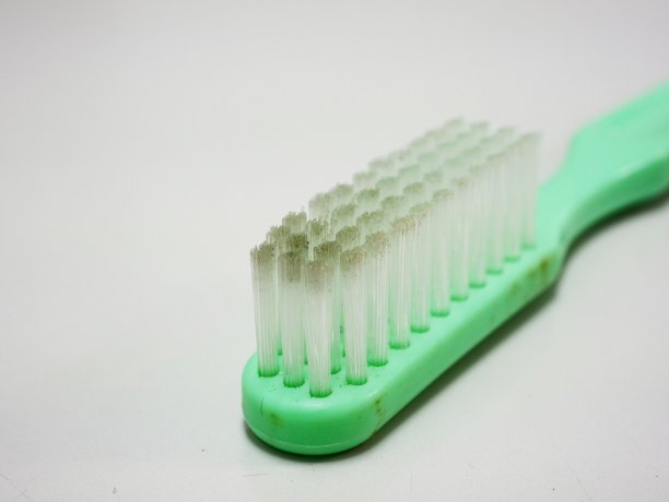 白色刷毛的牙刷图片下载