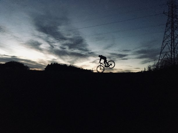鼻子滑轮日落图片下载