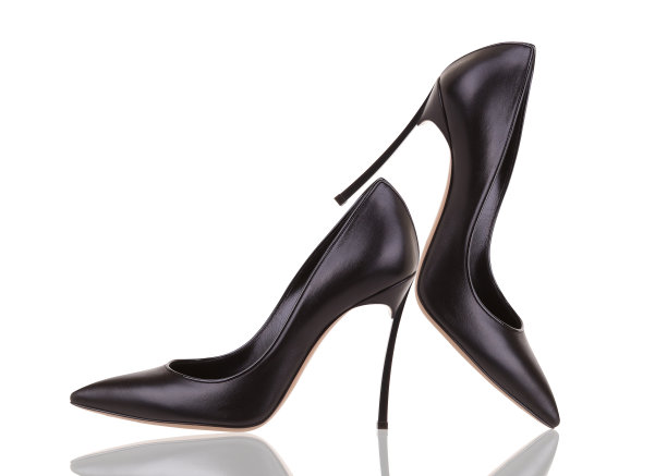 黑色优雅的高跟鞋。图片下载