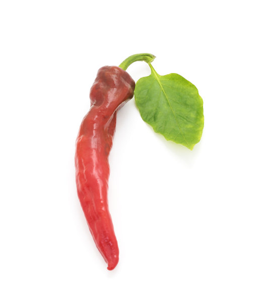 一个带叶子的红辣椒。图片下载