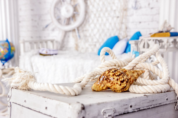 美丽的位置在一个照片工作室在一个白色的海洋风格的照片会话的砖墙背景图片下载