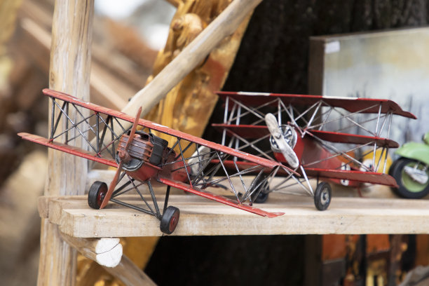 老式飞机玩具图片下载