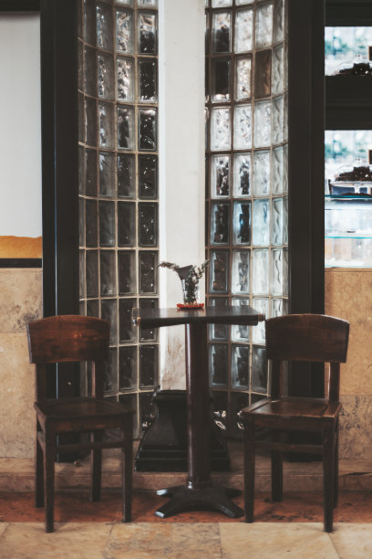 角落在一个老咖啡馆的室内图片下载