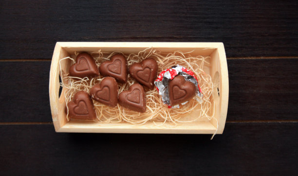 心形巧克力盒图片下载