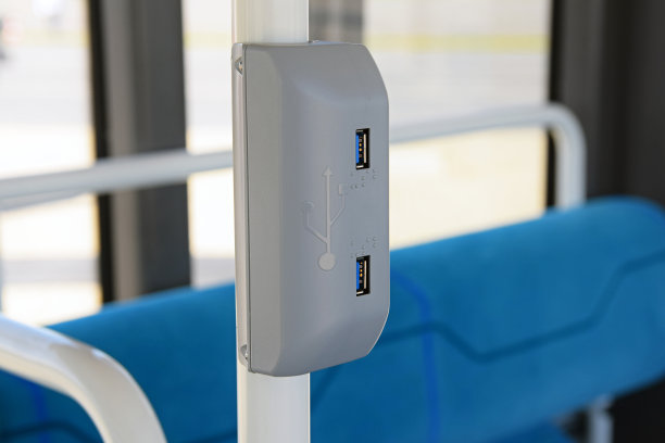 公交车上的USB充电接口图片下载