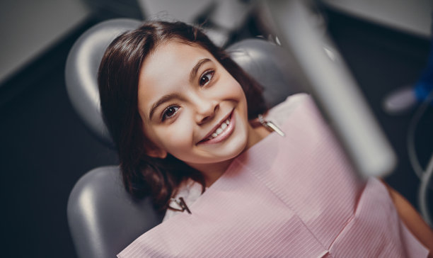 牙科诊所的儿童图片下载