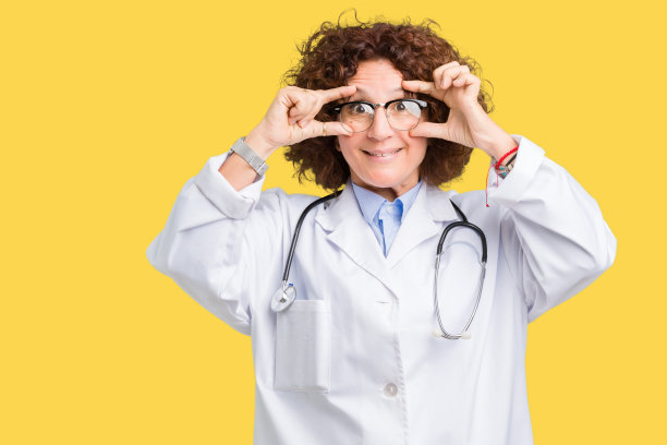 试图用手指睁开眼睛，困倦和疲惫的早晨疲劳图片下载