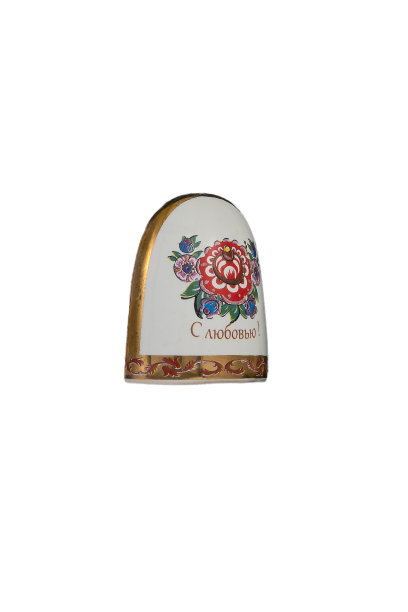 陶瓷纪念品玩具钟的形式与美丽的彩绘在孤立的白色背景反映俄罗斯民族文化与俄语题词:与爱图片下载