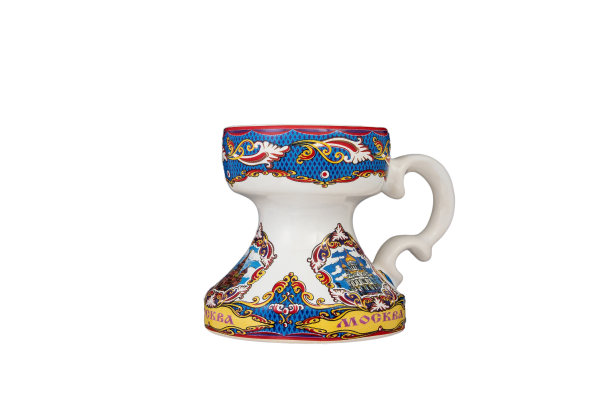 陶瓷纪念品的形式，在孤立的白色背景上美丽的彩绘反映俄罗斯民族文化与俄语题词:城市名称莫斯科图片下载