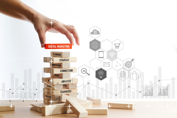 数字营销的概念。手握木块与数字营销字与图标数字网络连接在木块结构上白色背景。图片下载