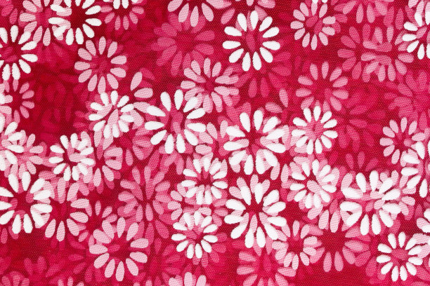 一个近距离的抽象背景白花印在红色网织物上图片下载