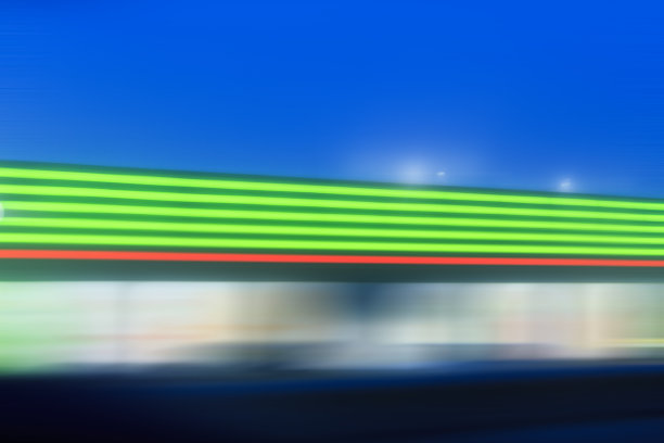 商店橱窗在夜间的橱窗图片下载