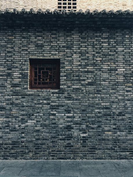 传统的中国窗框在墙上图片下载