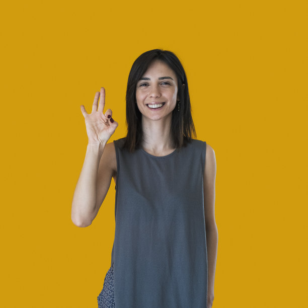 使用手语的女人:F图片下载