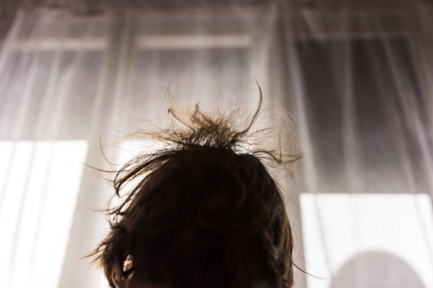 孩子疯狂的头发图片下载