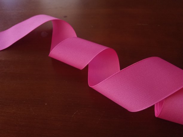 粉红丝带缠绕图片下载