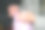 一个年长妇女缝纫的特写镜头图片下载