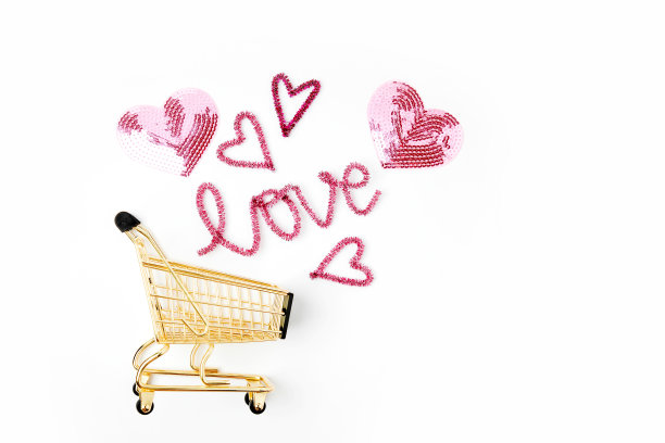 白色背景下的购物车里有粉色的心。情人节的概念。平躺，俯视图图片下载