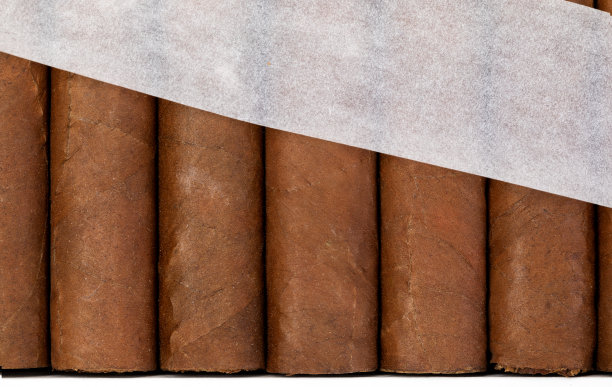 盒子里的昂贵雪茄图片下载