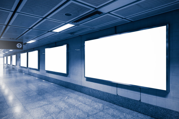 地铁自动扶梯上的广告展示图片下载