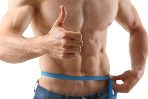 由于节食，这个人瘦了图片下载