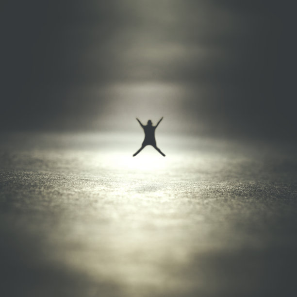 小快乐的人在跳图片下载