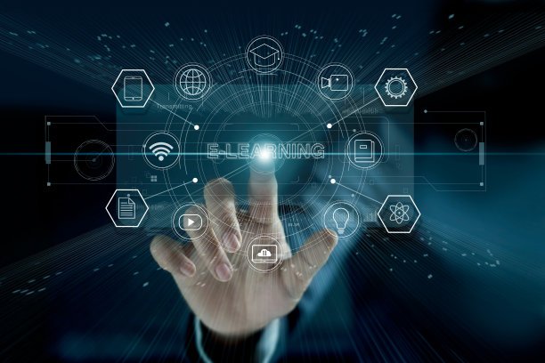 电子学习的概念。商人触摸一个现代虚拟界面与图标的未来电子学习。技术和网络连接。在线教育，电子学习业务。图片下载