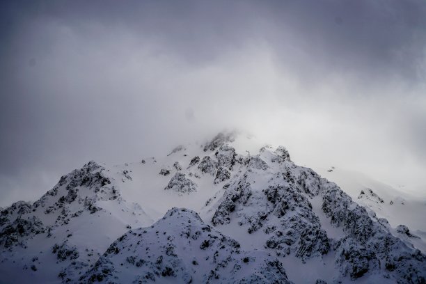乌拉曼塔赫特山图片下载