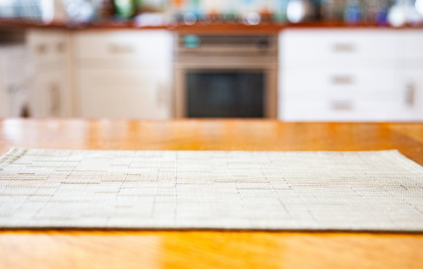 厨房内部被餐巾弄得模糊不清图片下载