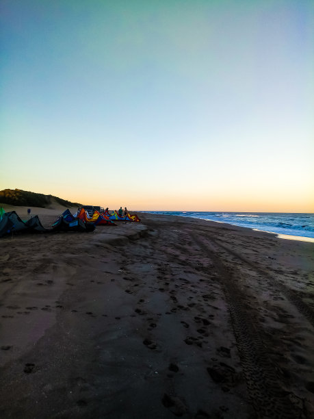 在海滩上露营图片下载