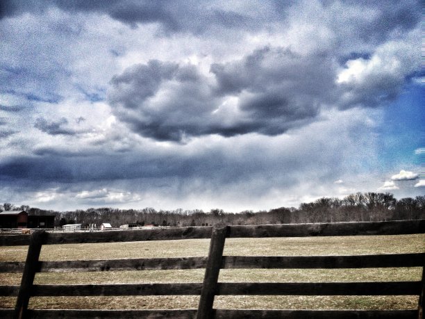 阴沉的天气图片下载