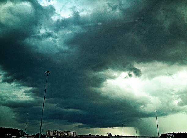 阴沉的天气图片下载