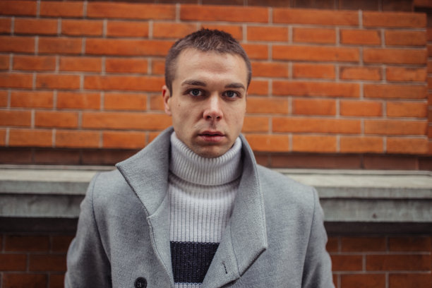 英俊的男人的肖像图片下载