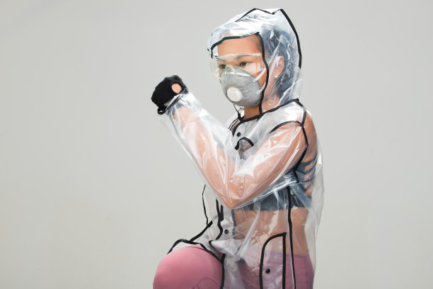 健身女性锻炼拳击重量拳图片下载