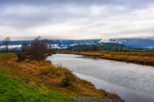 阿卢埃特河，枫树岭图片下载