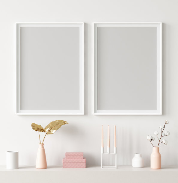 模拟海报框架在室内背景与装饰在架子上图片下载