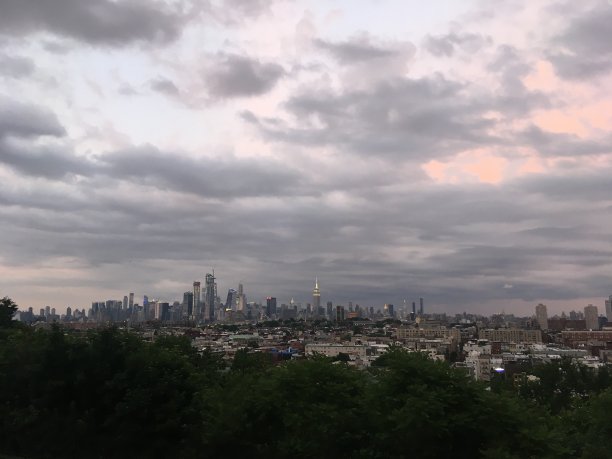 云在曼哈顿图片下载