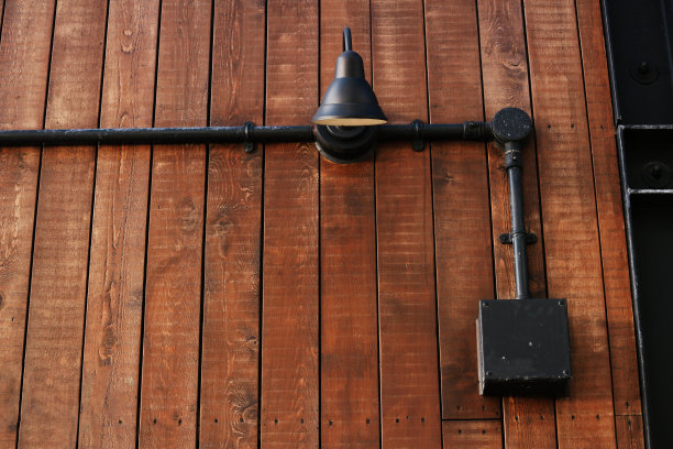 安装在板墙上的照明装置图片下载