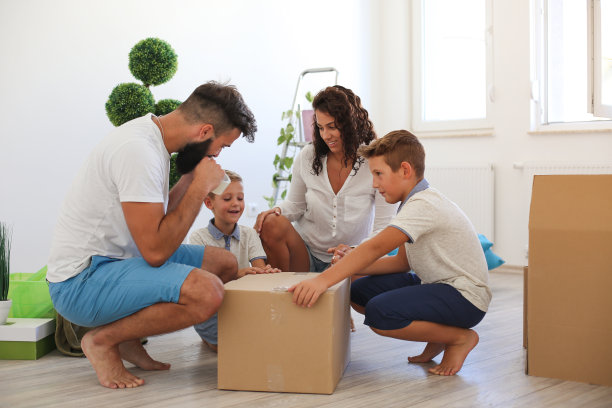 全家搬到新家图片下载