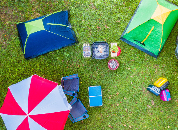 假日俯瞰露营图片下载