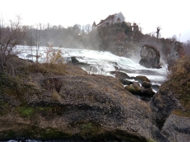 莱茵瀑布图片下载